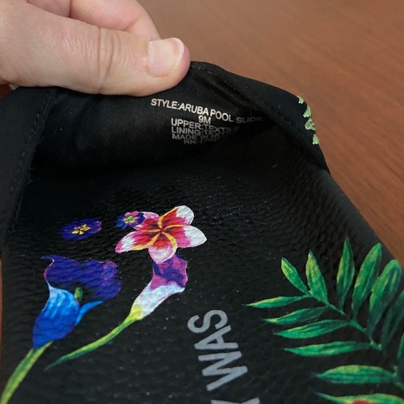 Johnny Was Aruba Pool Slide - Picture 7 of 7